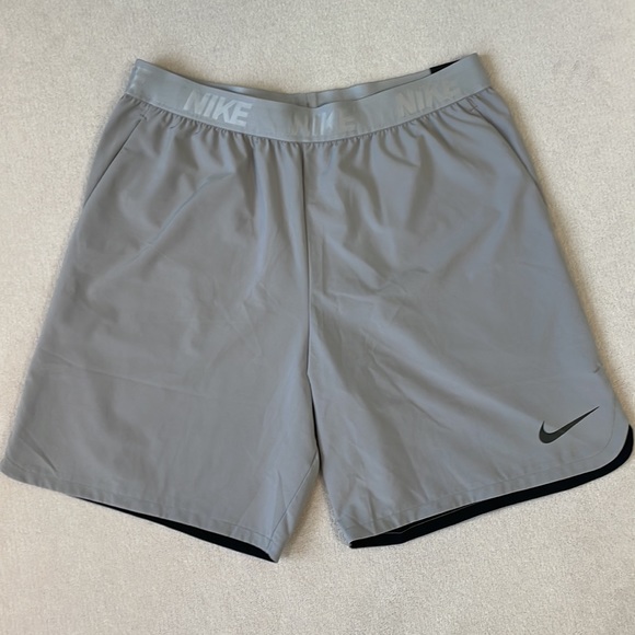 Nike Flex Vent Max 2.0 8" Training Shorts - Picture 3 of 3